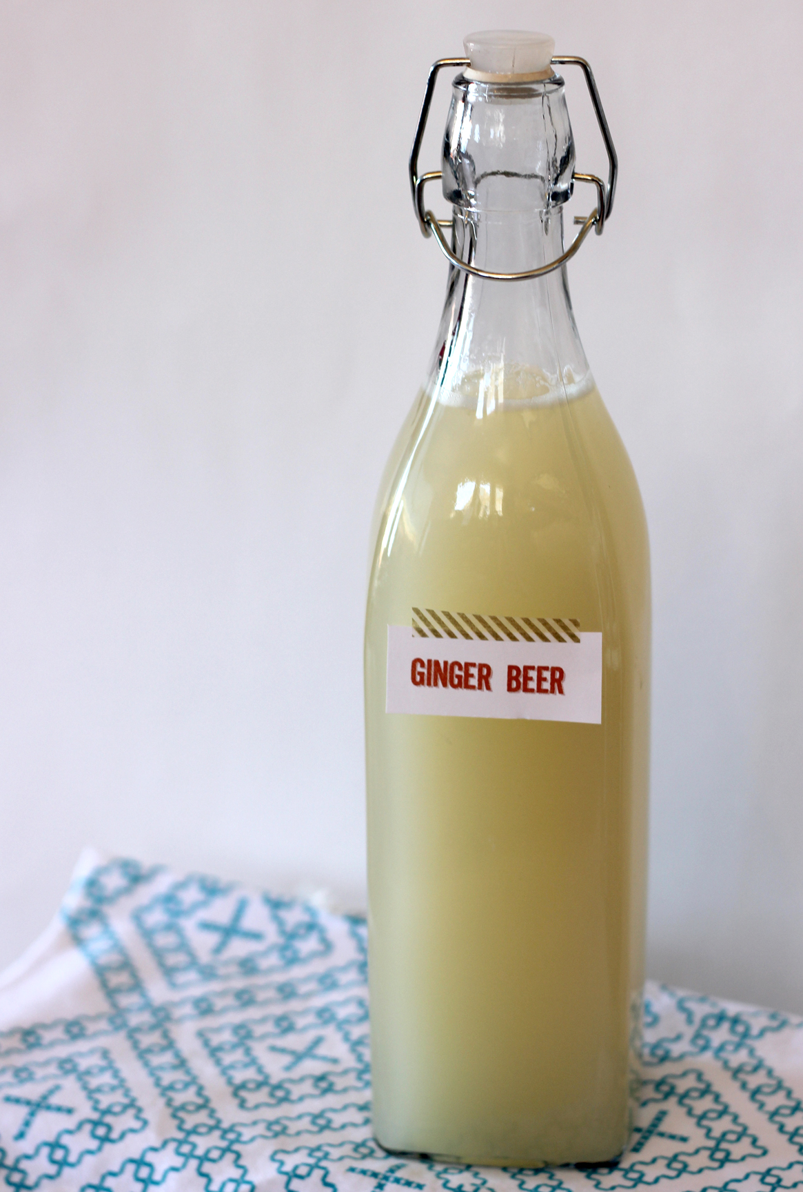 Homemade ginger beer recipe on aliceanldois.com