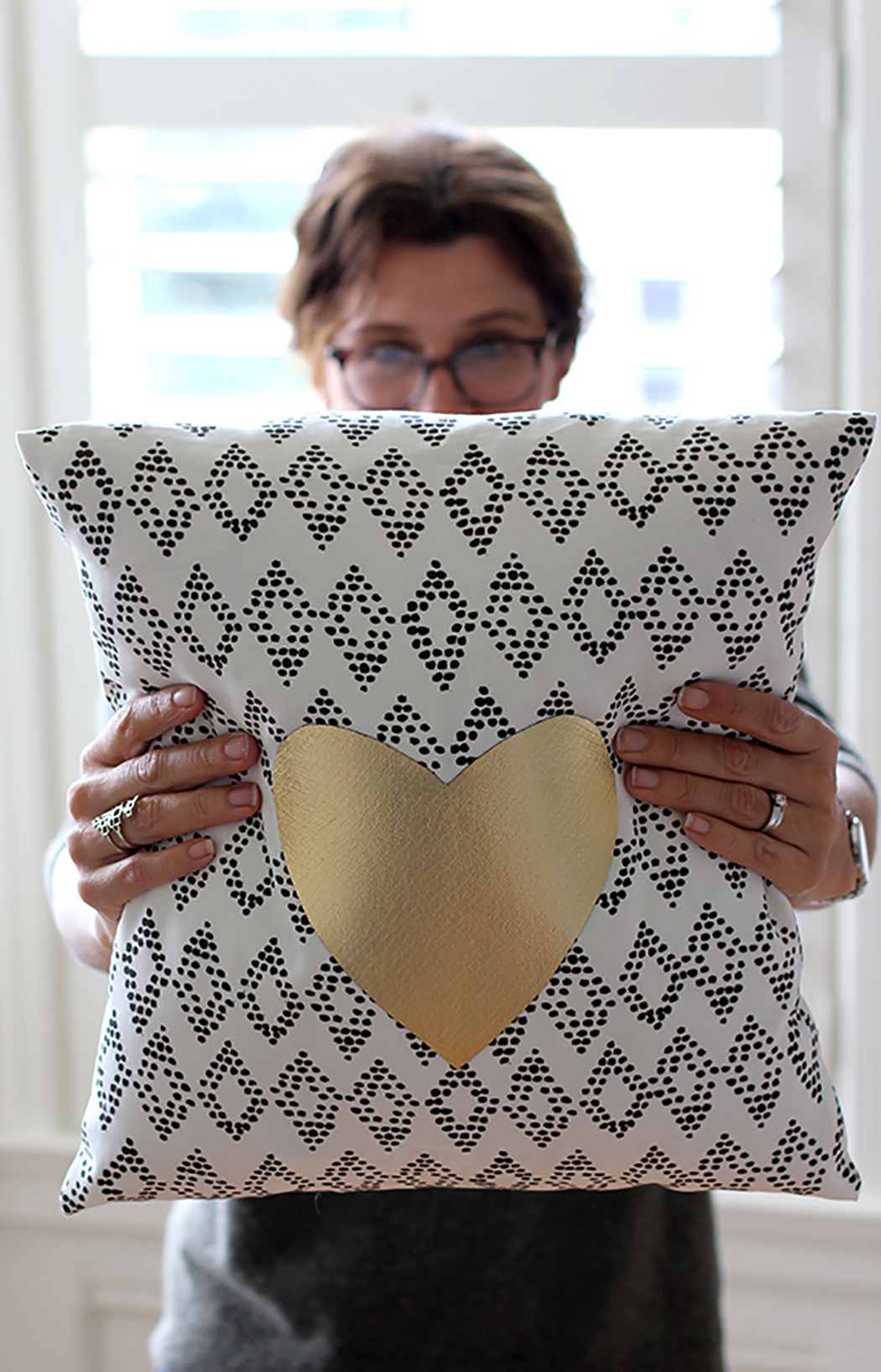 Make this super fast 20 minute Valentine's Heart pillow for Valentine's Day!