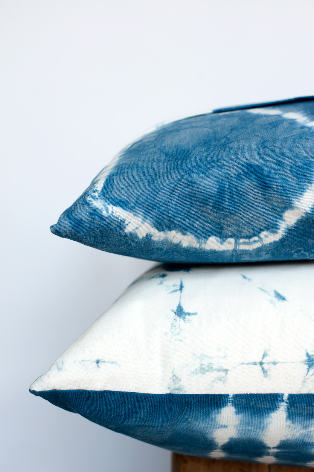 Make these indigo shibori pillows / aliceandlois.com