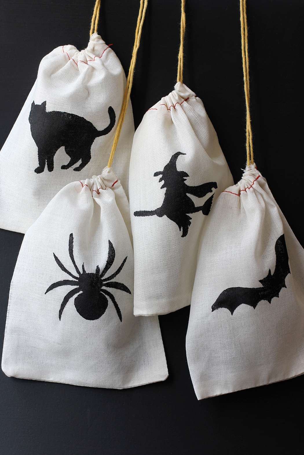 DIY Halloween Stenciled Treat Bags on aliceandlois.com