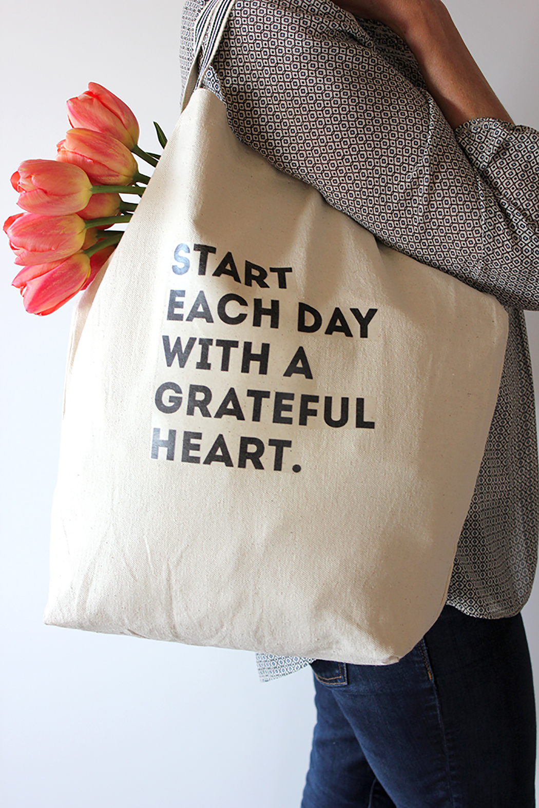 Grateful Heart printable tote bag on aliceandlois.com