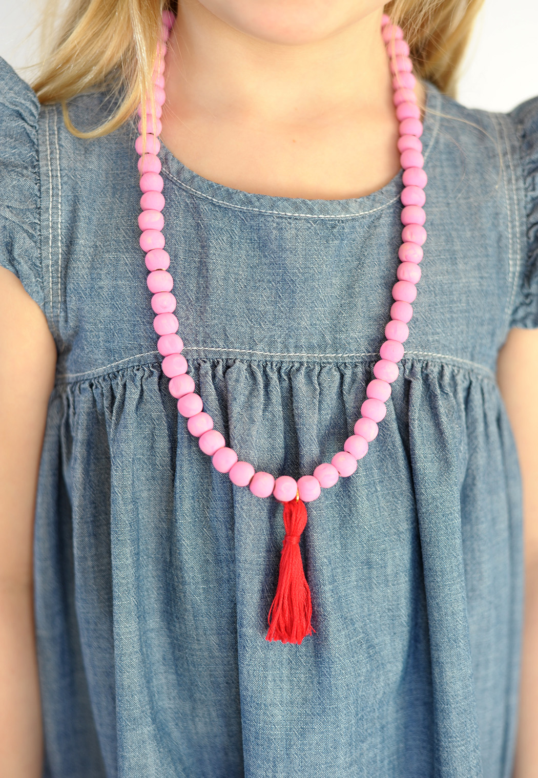 Make this cute wooden bead tassel necklace for Valentine's Day // aliceandlois.com