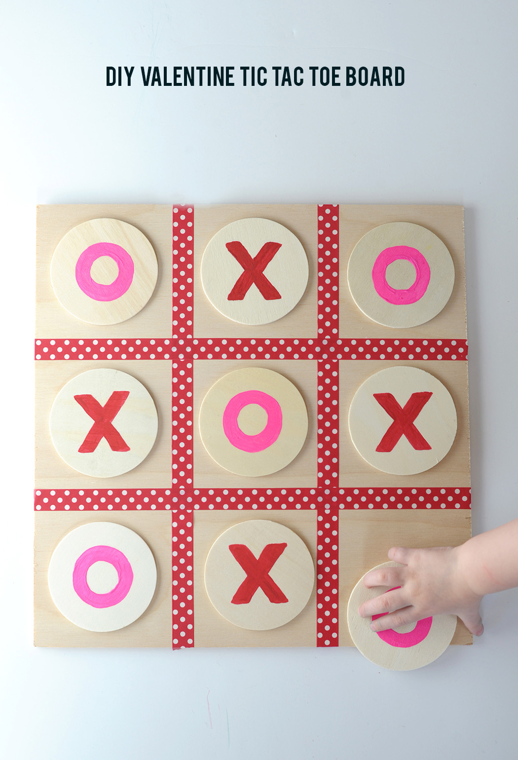Make this cute and simple DIY Valentine Tic Tac Toe Board  /  aliceandlois.com