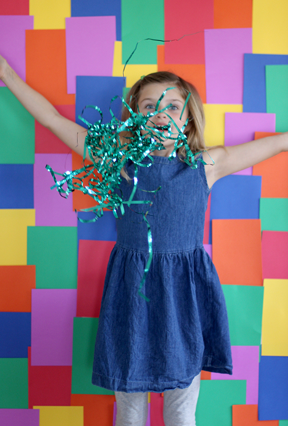 super simple rainbow photo booth backdrop for st. patrick's day party on aliceandlois.com