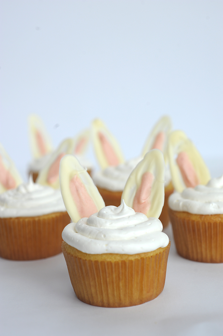 Make these adorable bunny ear cupcakes for easter