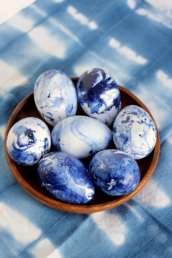 DIY Marbled Indigo Easter Eggs on alice & lois